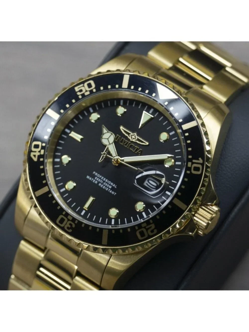 Stylish Men's Pro Diver Quartz Watch - Silver Analog Display, Water-Resistant